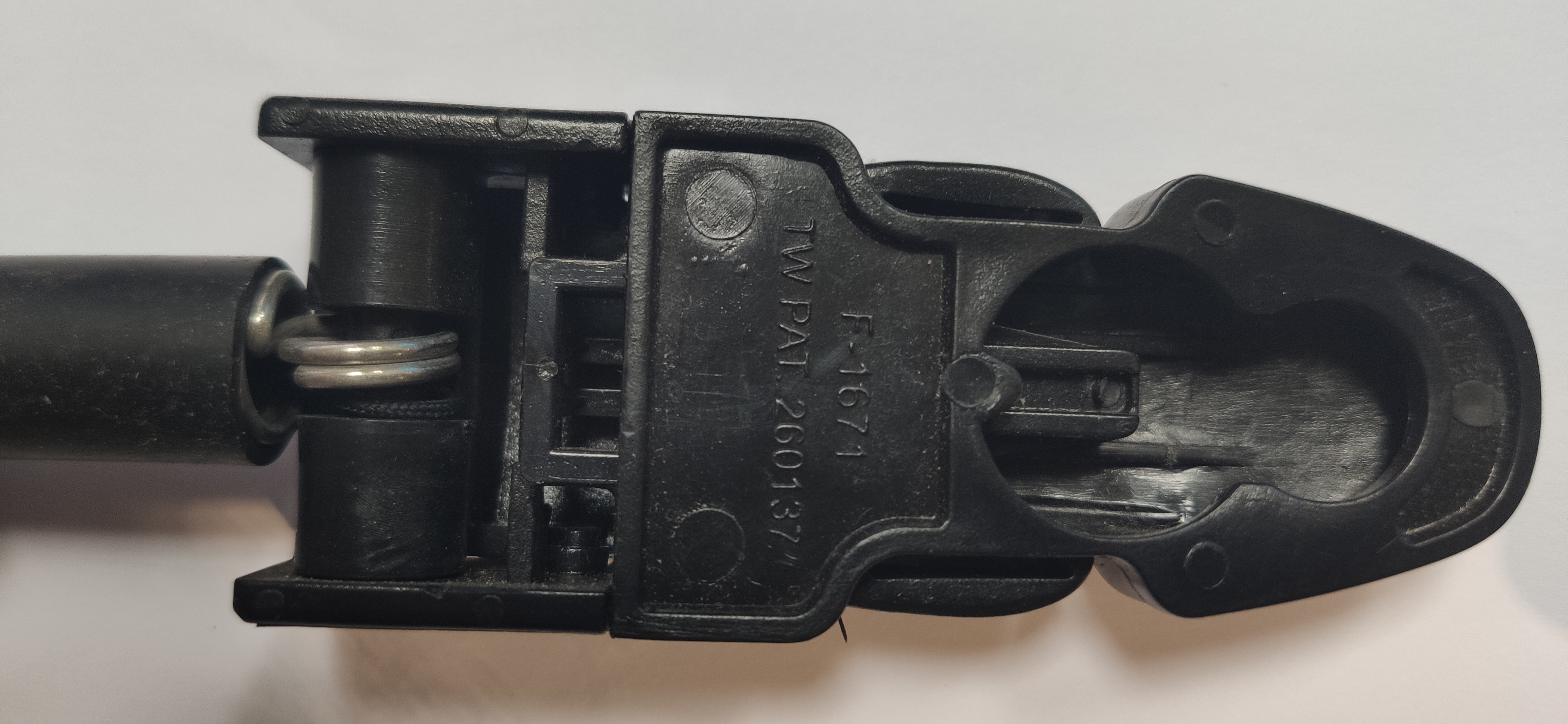 type d'accroche parmes distance entre œillets 36cm